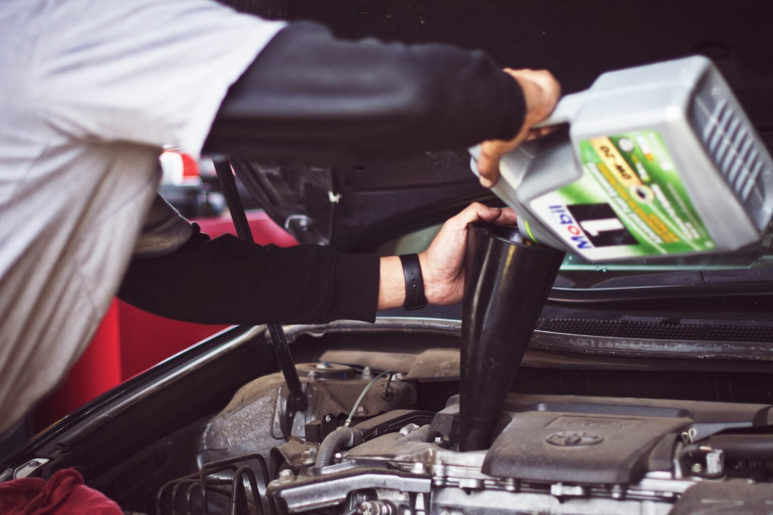The Essential Weekly Car Maintenance Checklist for Every Driver - Autotrek